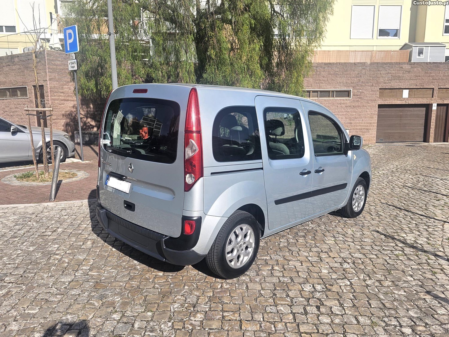 Renault Kangoo 1.5 Dci Adaptado Com Rampa Para Cadeira Rodas / Mobilidade Reduzida - 11 — photo 4