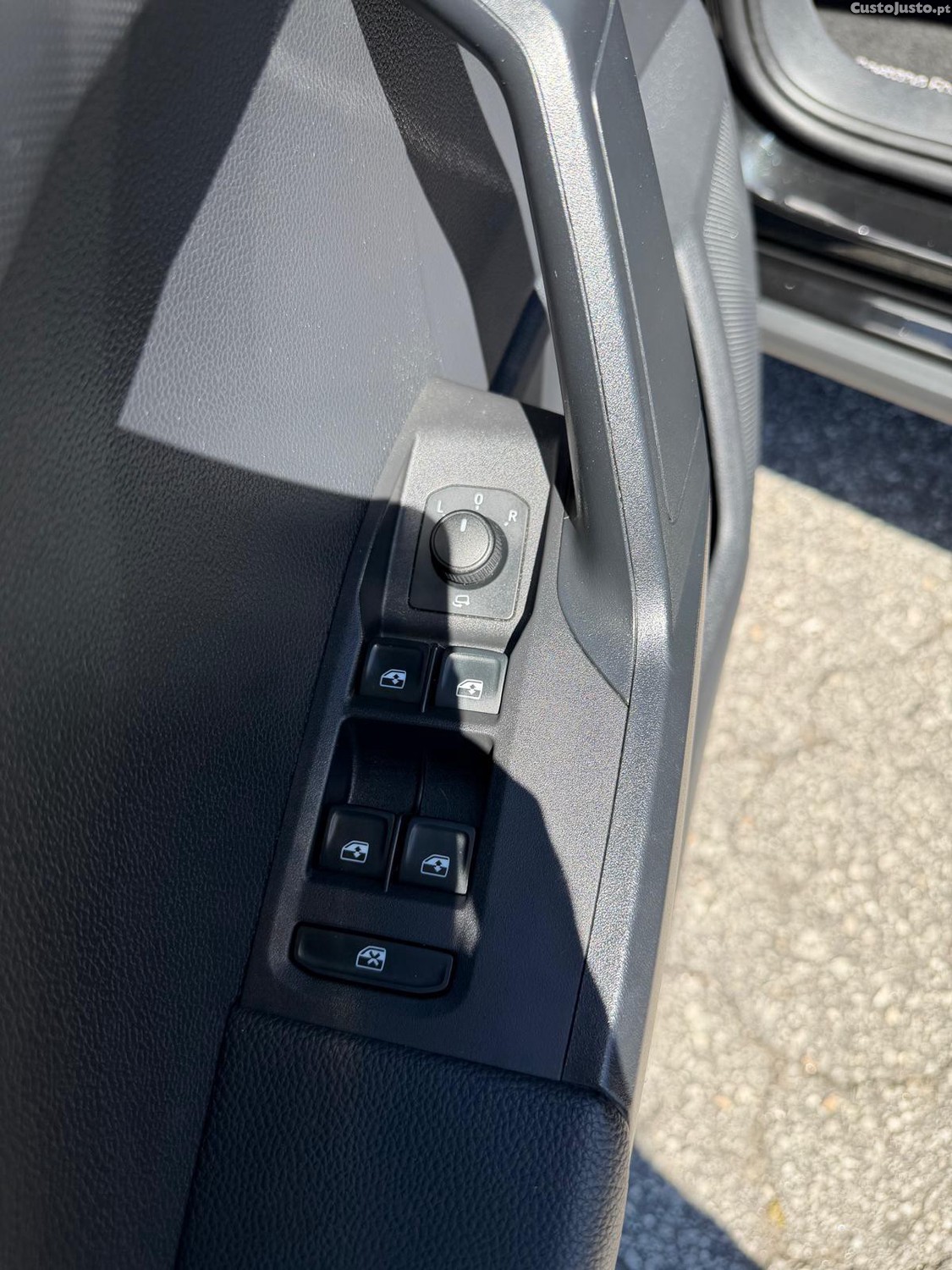 SEAT Arona 1.0 TSI Style — fotografia 8