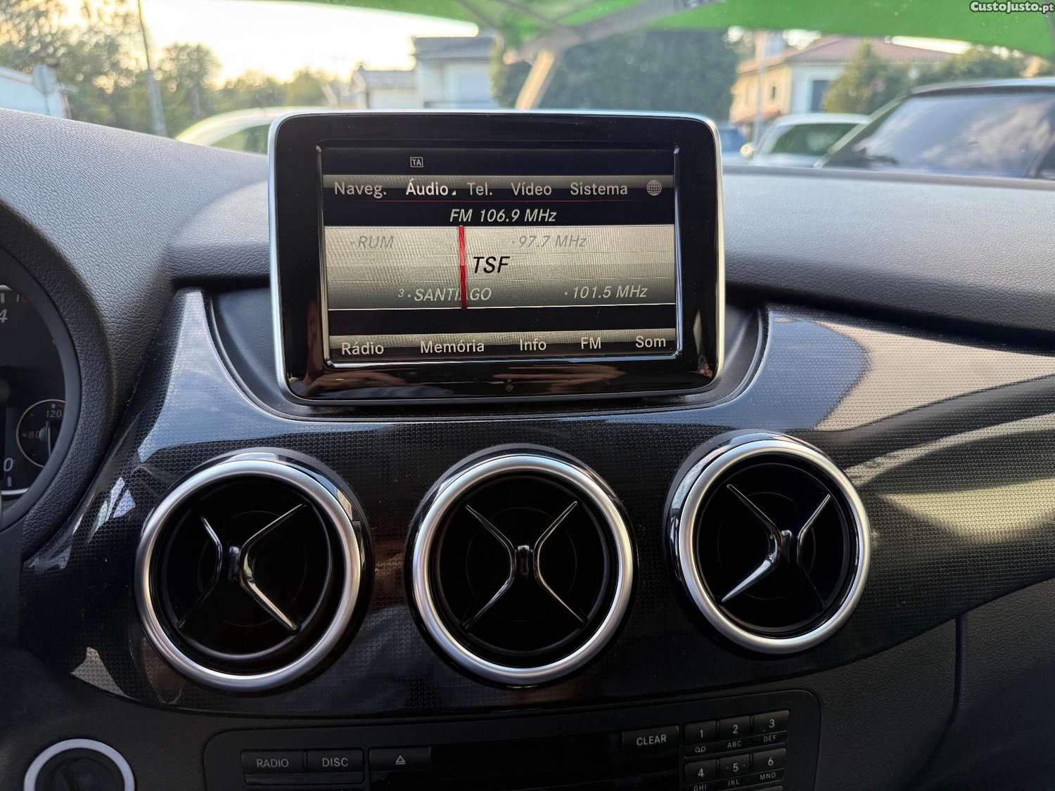 Mercedes-Benz B 200 CDI — fotografia 5