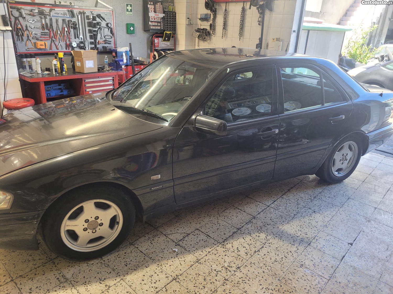 Mercedes-Benz C 200 SPORT — fotografia 5