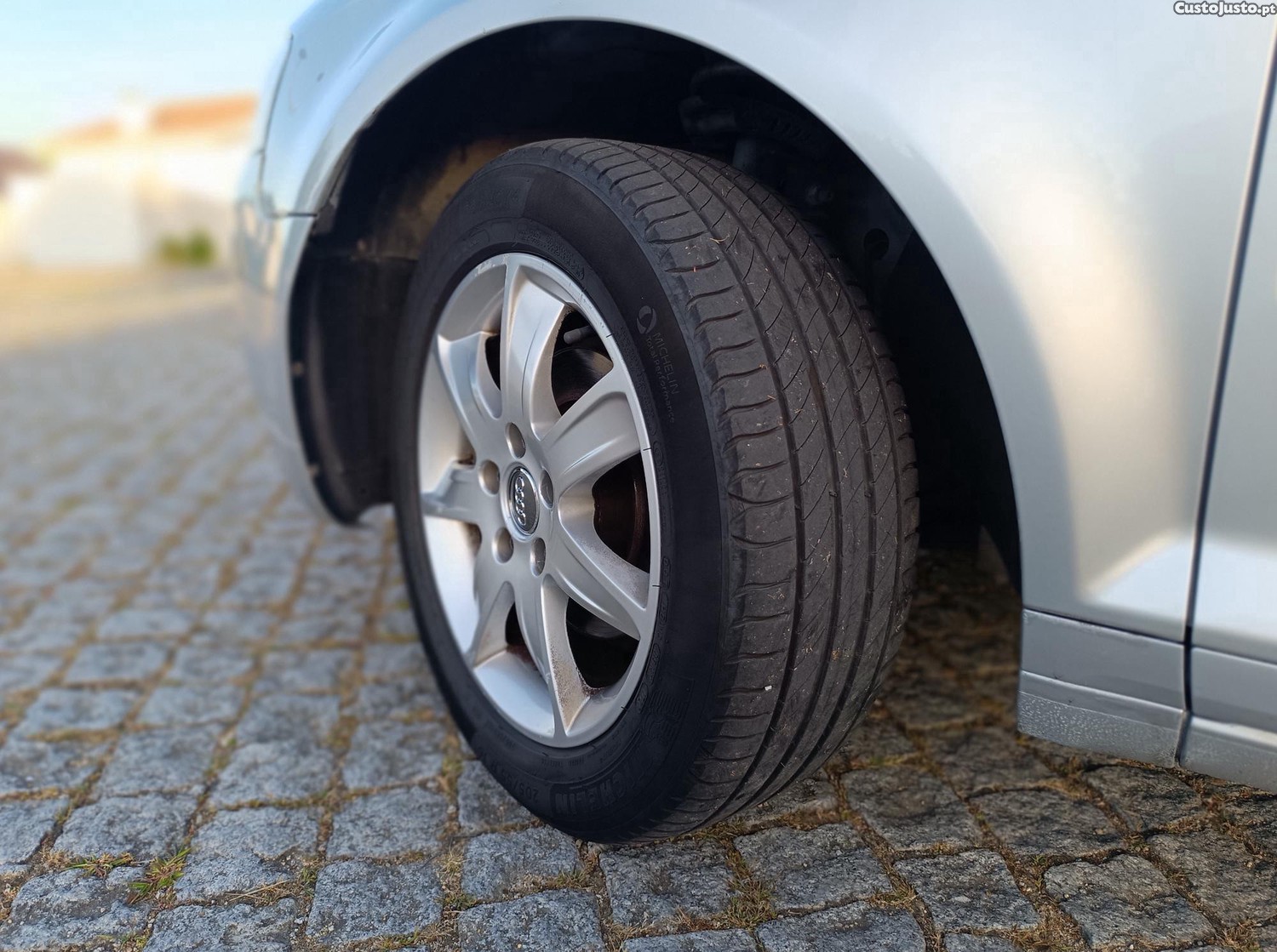Audi A3 Sportback 1.6 FSi — fotografia 3