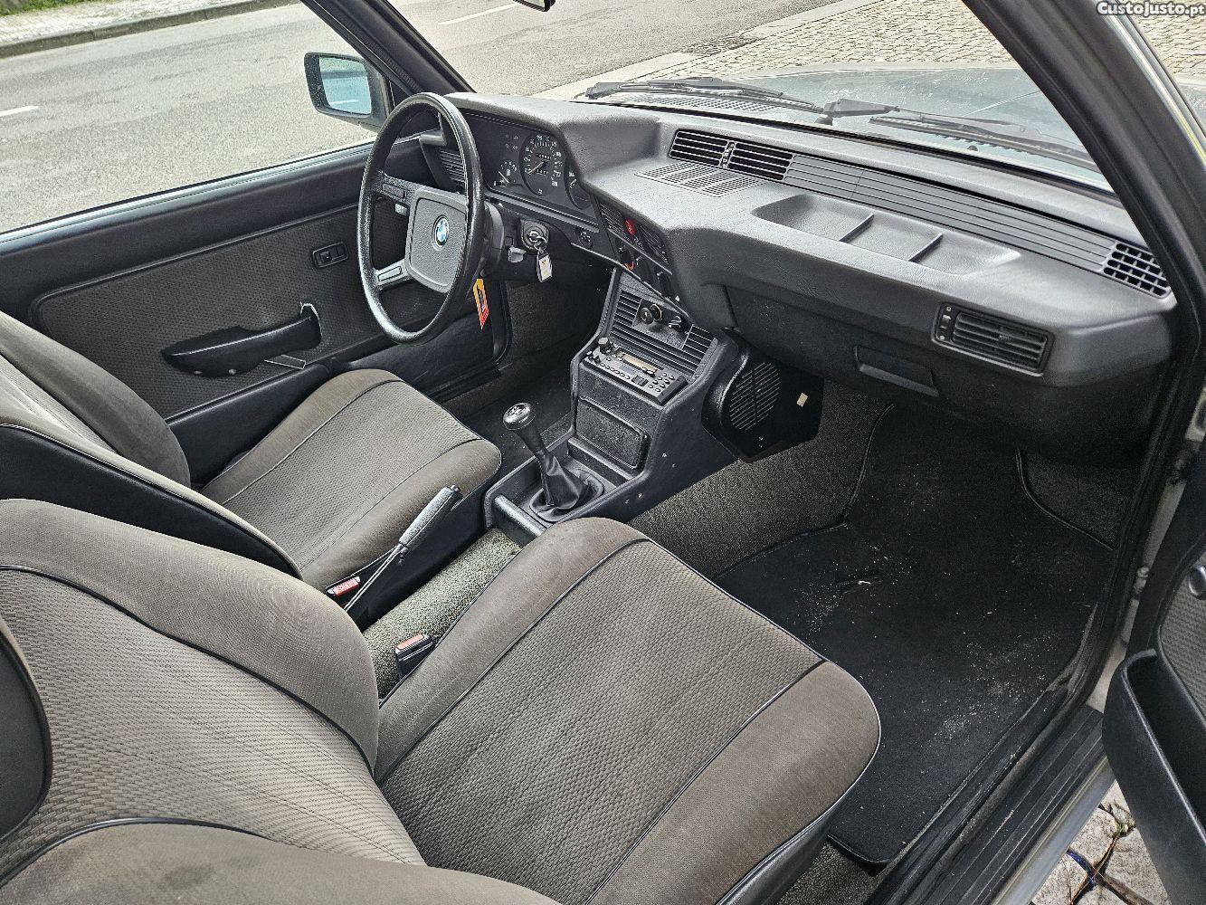 BMW 323 i — fotografia 9