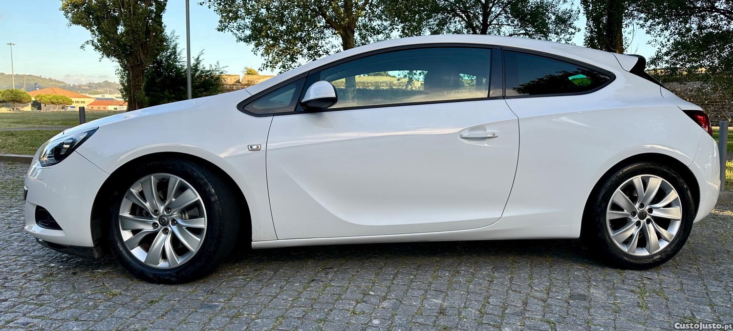 Opel Astra Gtc — fotografia 4
