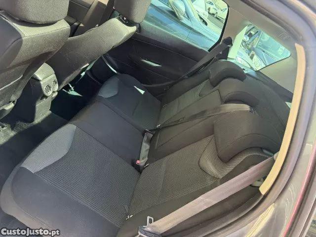 Peugeot 308 1.6 bluehdi — fotografia 6