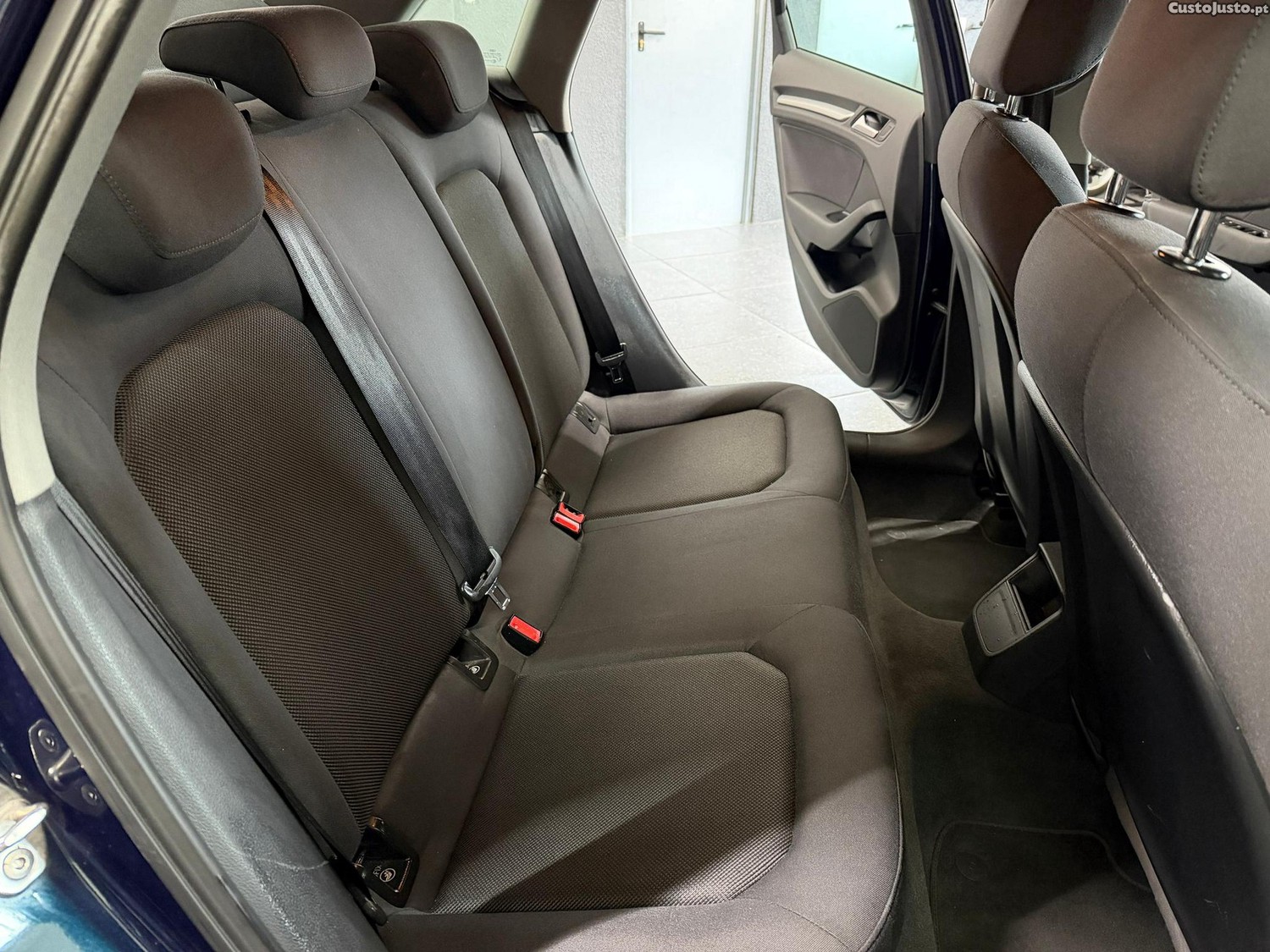 Audi A3 Sportback 1.6 TDI Advance Ultra — fotografia 8