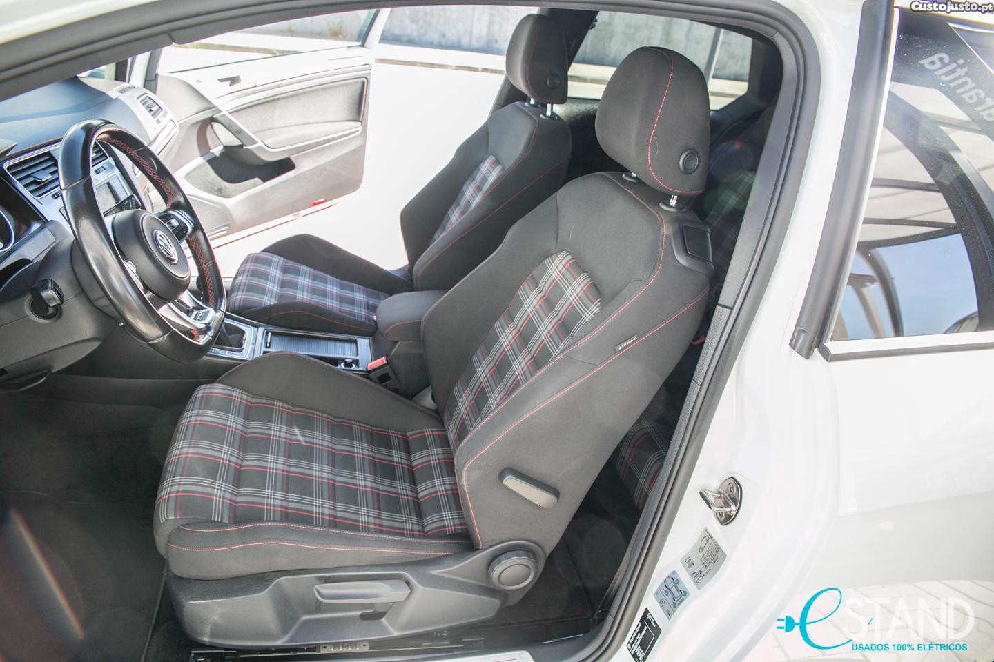 Volkswagen Golf 2.0 TSI GTI Performance 230cv — fotografia 3
