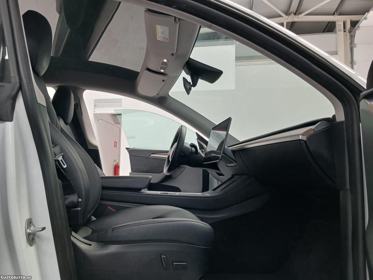 Tesla Model Y Standard — fotografia 4