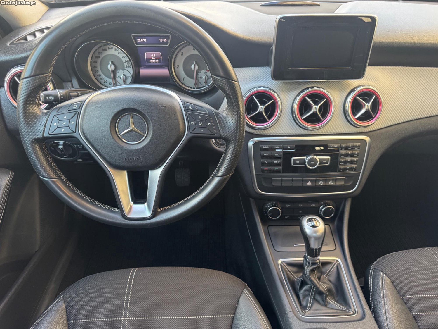Mercedes-Benz GLA 180 Urban — fotografia 5
