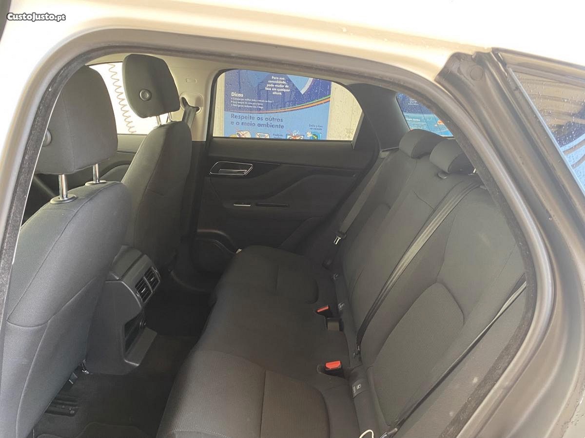 Jaguar F-Pace 2.0 d Sport — fotografia 2