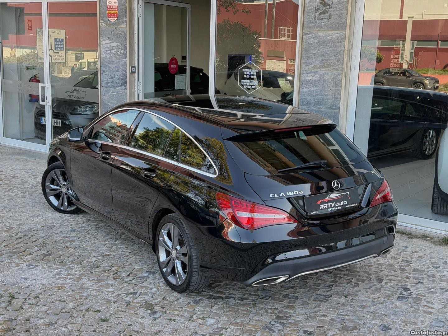 Mercedes-Benz CLA 180 d Shooting Brake Urban - 17 — photo 2