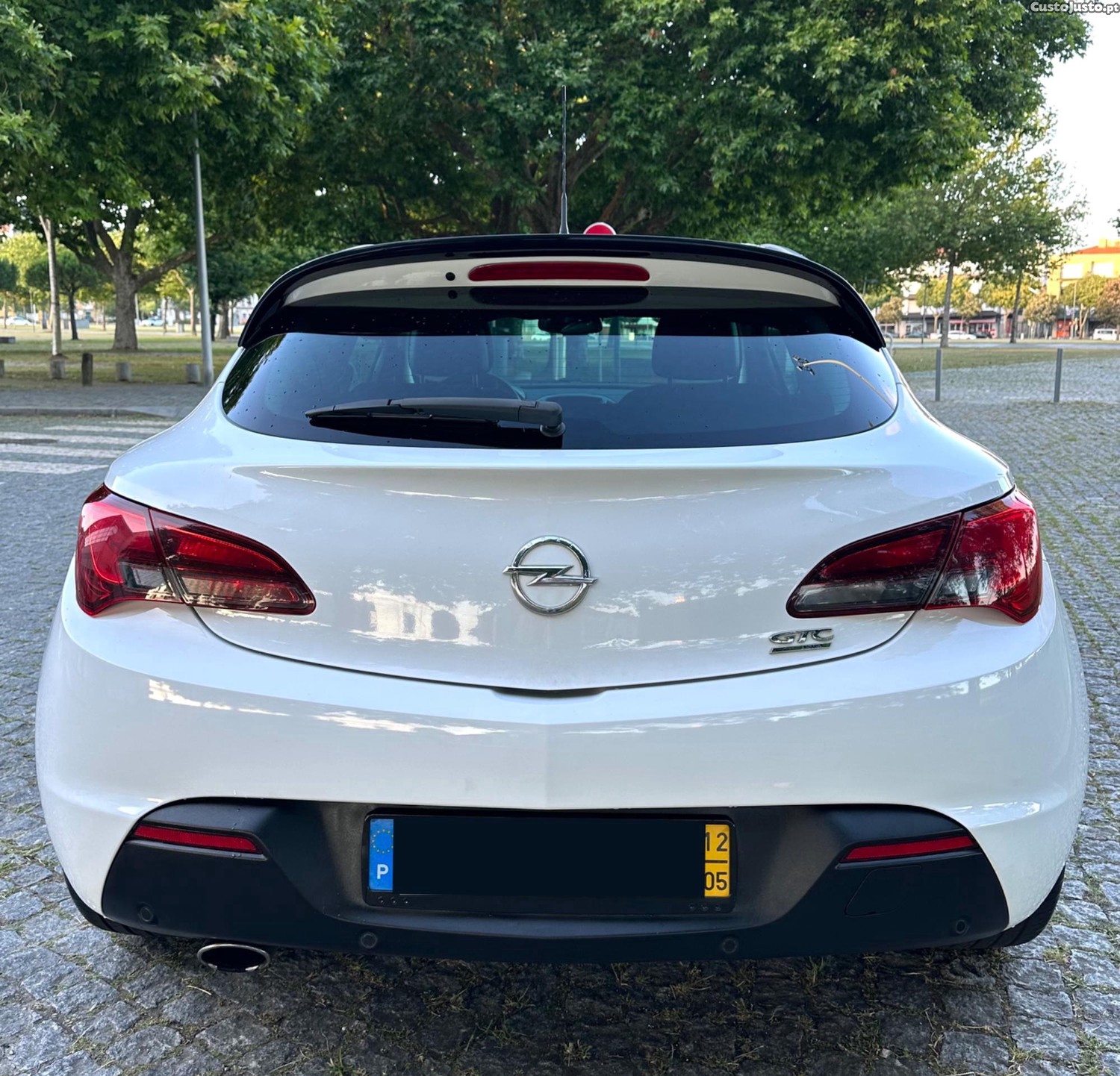 Opel Astra Gtc — fotografia 5