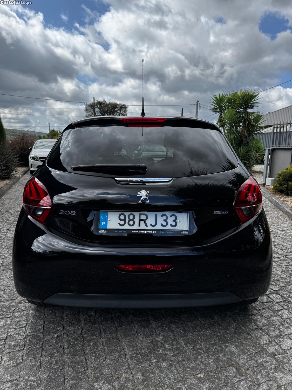 Peugeot 208 1.6 BlueHDI — fotografia 14