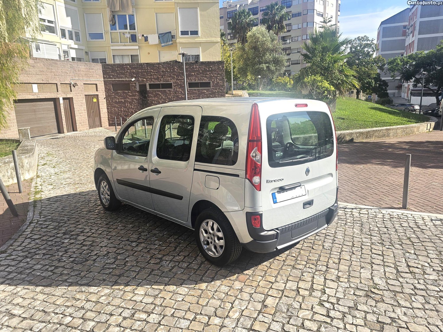 Renault Kangoo 1.5 Dci Adaptado Com Rampa Para Cadeira Rodas / Mobilidade Reduzida - 11 — photo 5