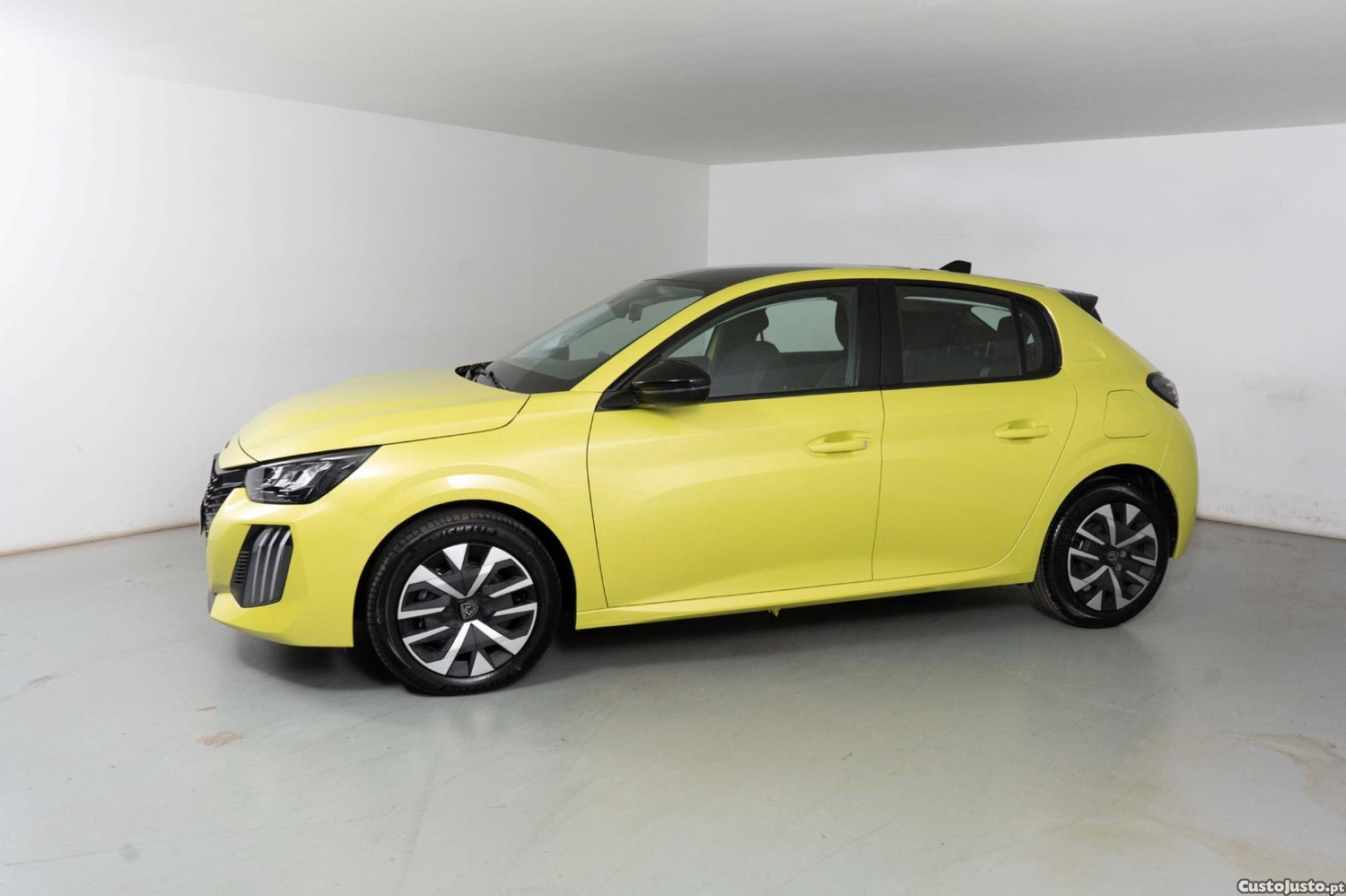 Peugeot 208 1.2 Pure-Tech Active Navigator 102cv — fotografia 9