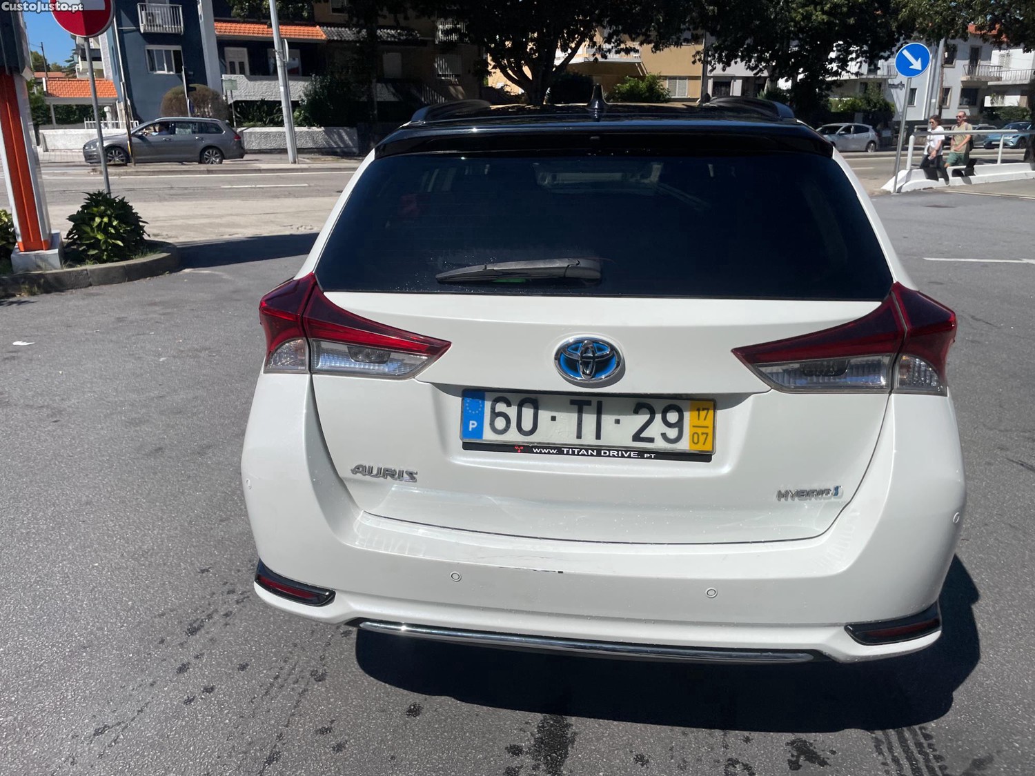 Toyota Auris Touring Sports 1.8 HSD Comfort +P.Techno+P.Sport — fotografia 6