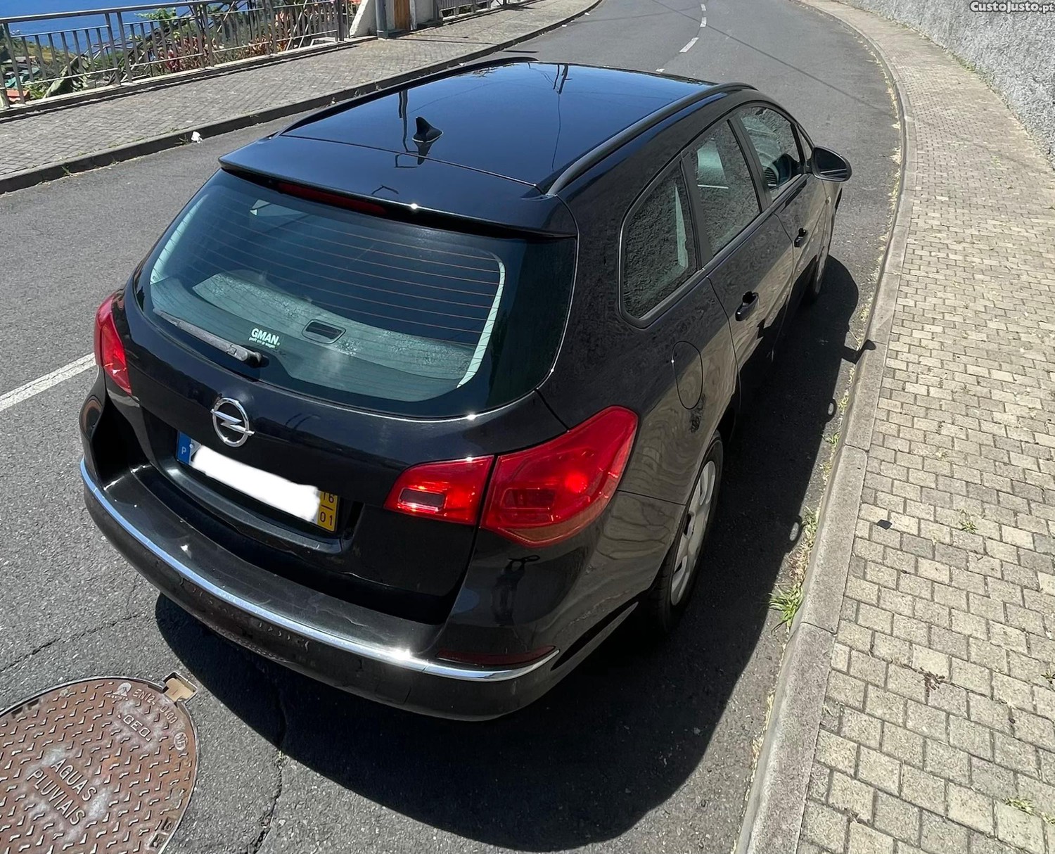 Opel Astra J sports tourer 1.6 CDTi — fotografia 11