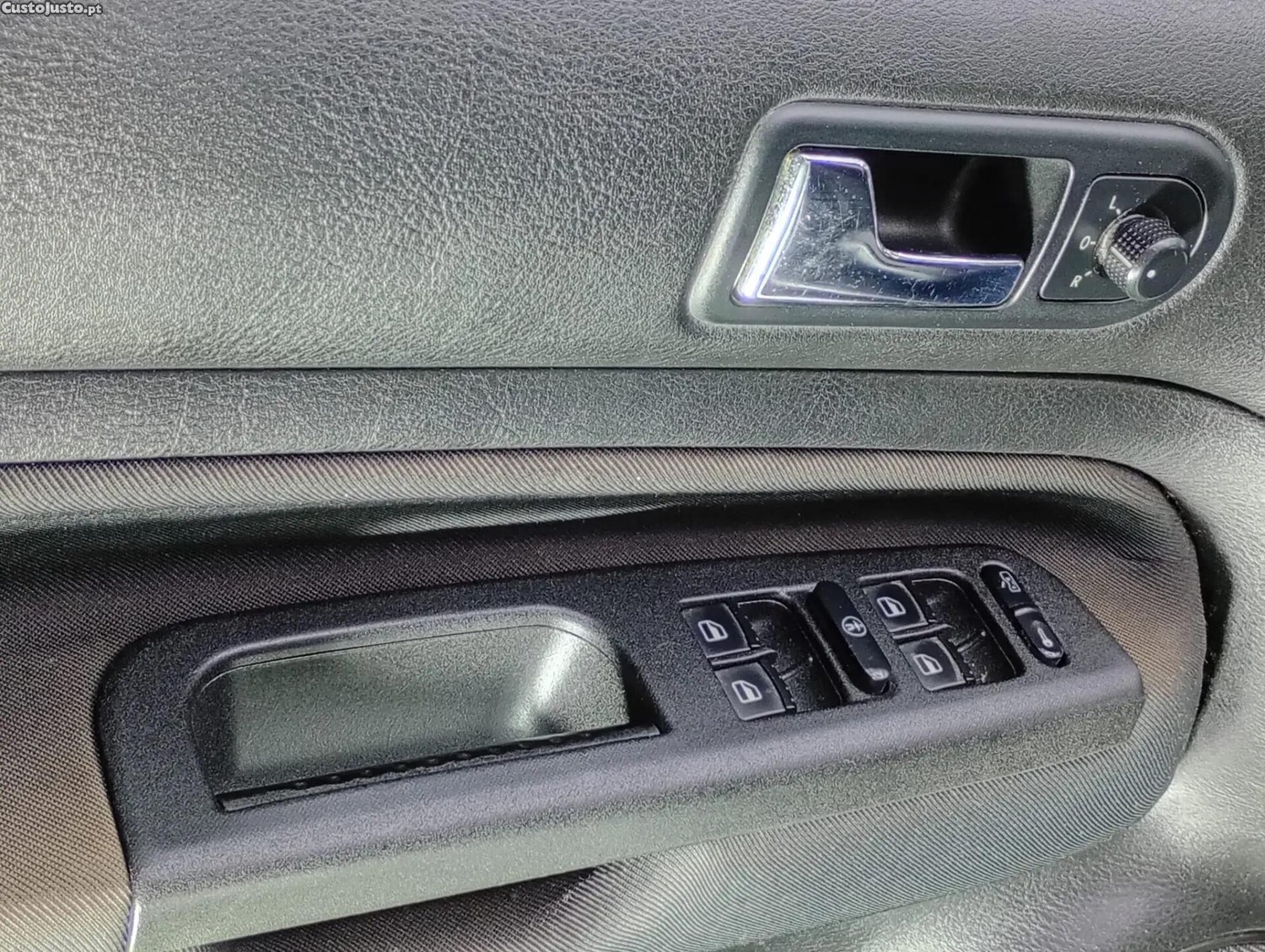 Volkswagen Golf 1.9 TDi Highline — fotografia 14