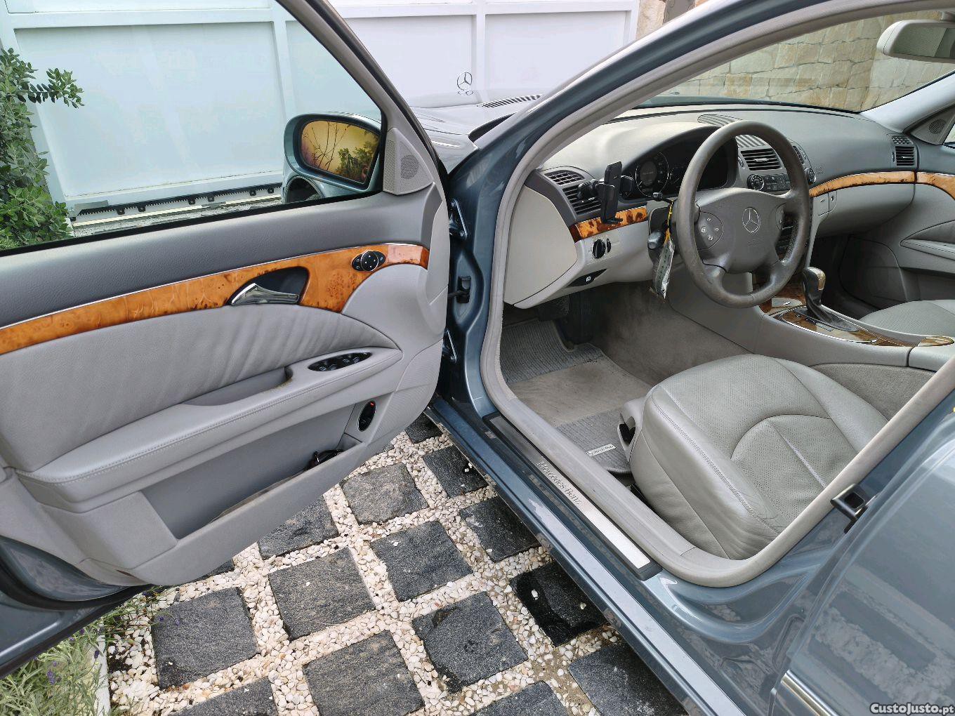 Mercedes-Benz E 280 Elegance — fotografia 3
