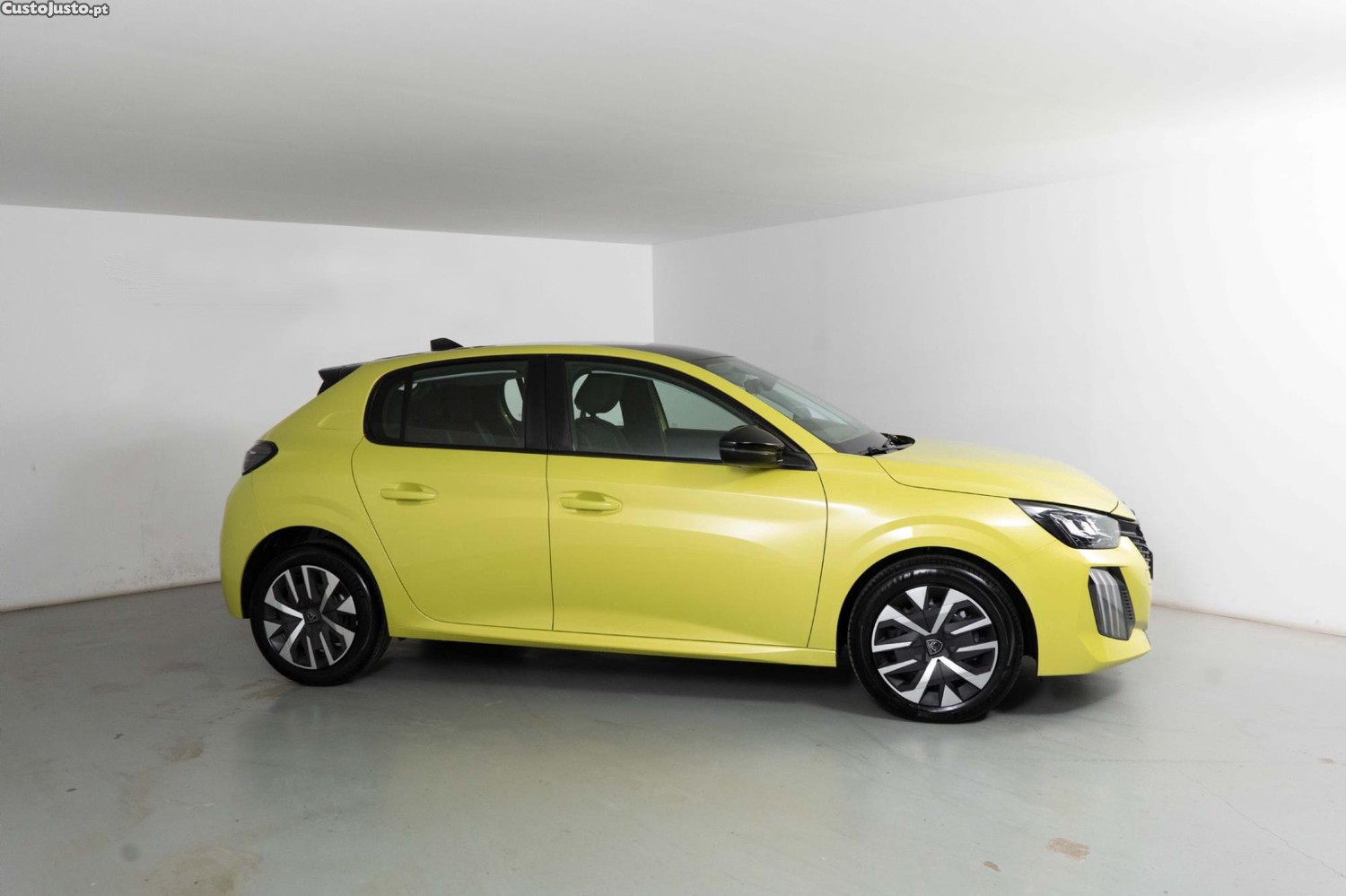 Peugeot 208 1.2 Pure-Tech Active Navigator 102cv — fotografia 8