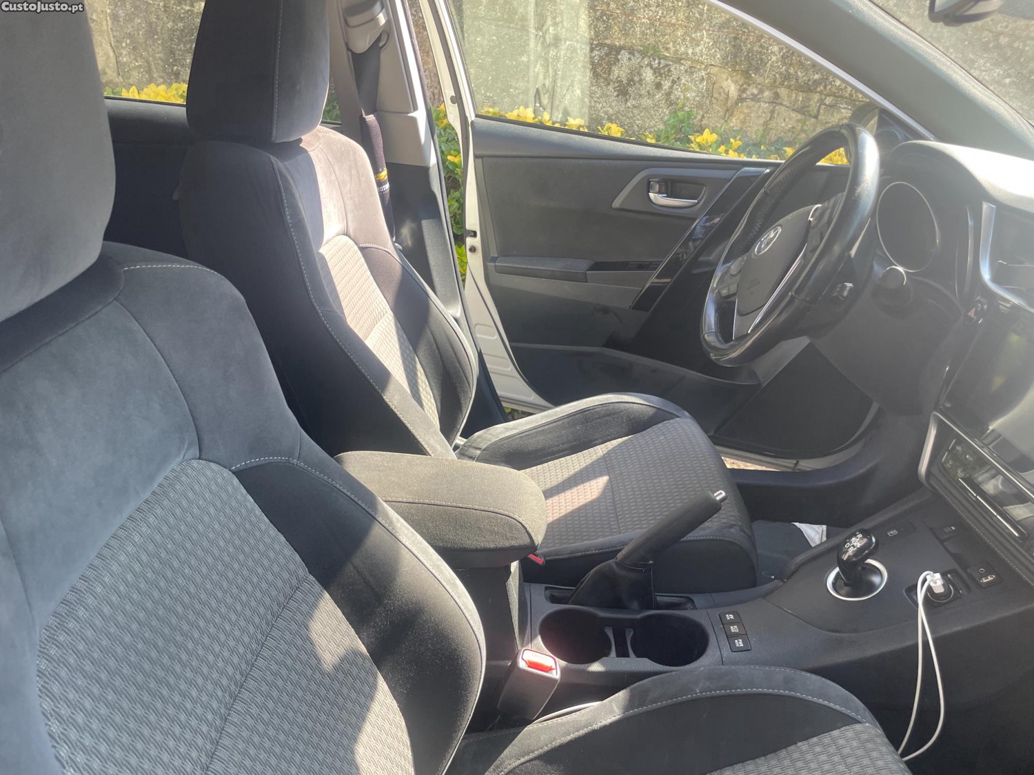 Toyota Auris Touring Sports 1.8 HSD Comfort +P.Techno+P.Sport — fotografia 5