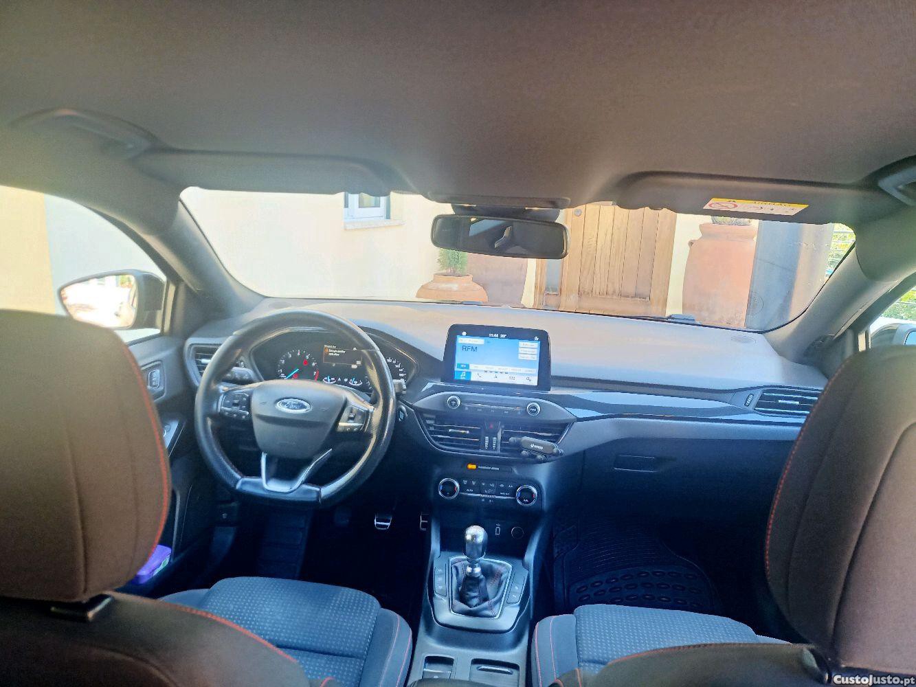 Ford Focus ST-Line 1.0 EcoBoost — fotografia 5