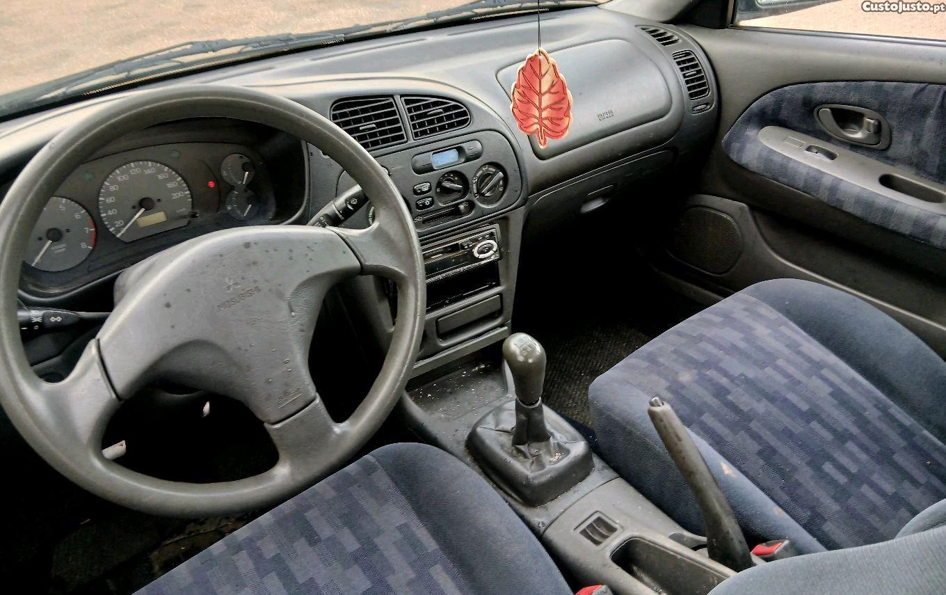 Mitsubishi Lancer 1.3 com Ac — fotografia 8
