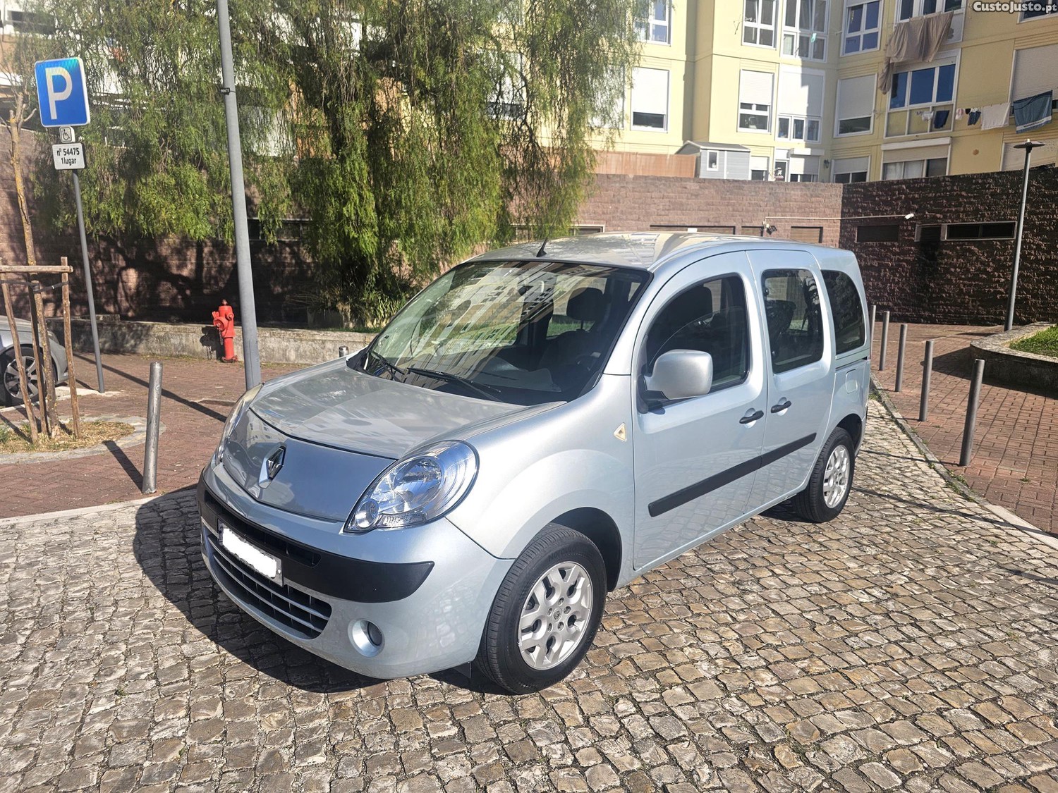 Renault Kangoo 1.5 Dci Adaptado Com Rampa Para Cadeira Rodas / Mobilidade Reduzida - 11 — photo 2