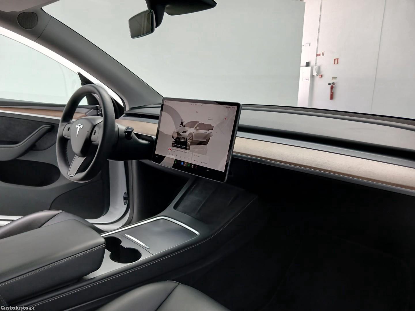 Tesla Model Y Standard — fotografia 6