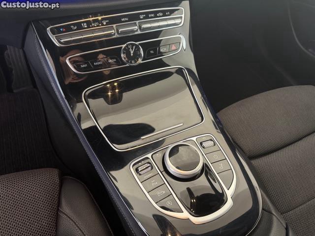 Mercedes-Benz E 220 D — fotografia 2