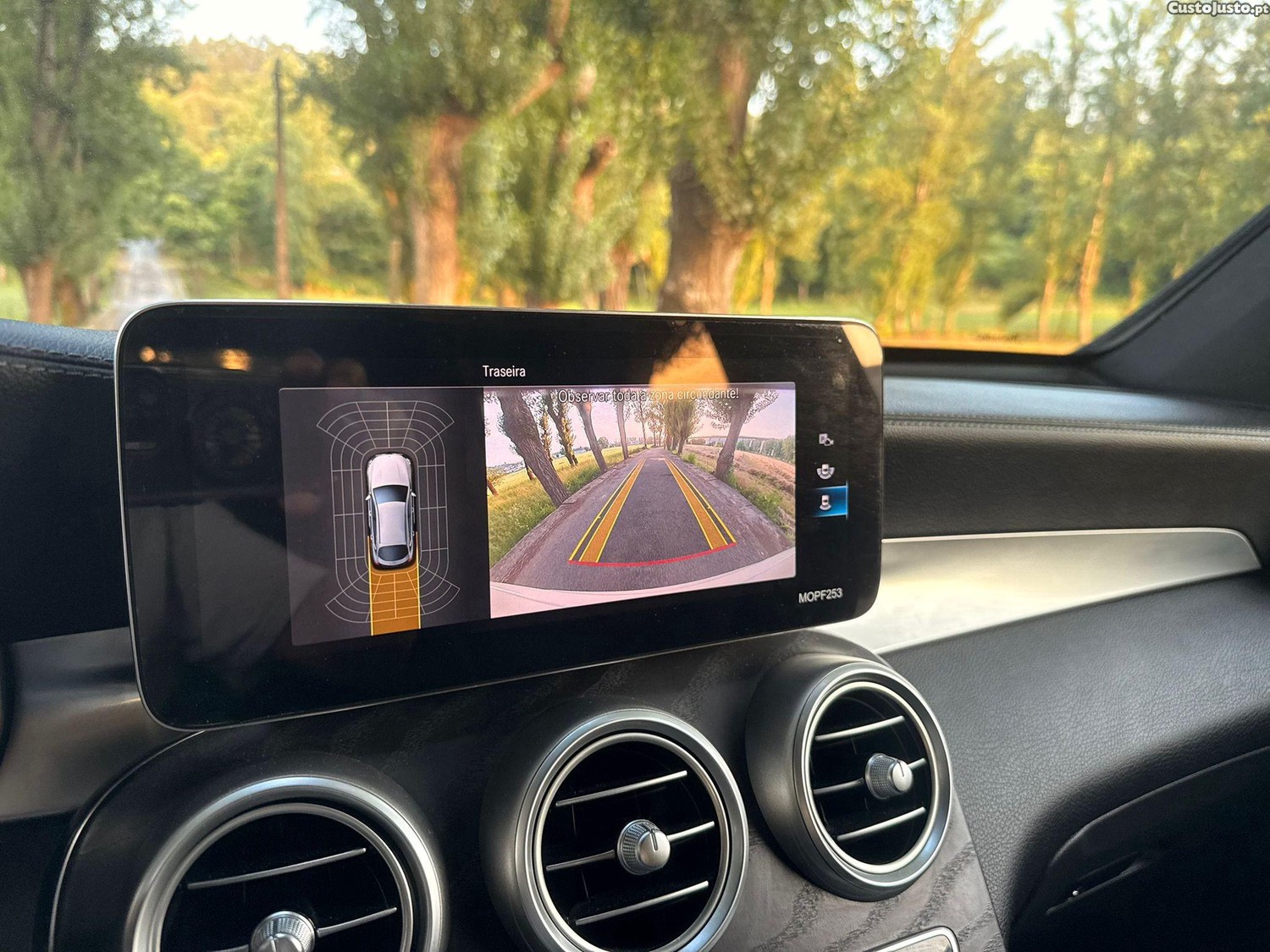 Mercedes-Benz GLC 300 d 4Matic — fotografia 5