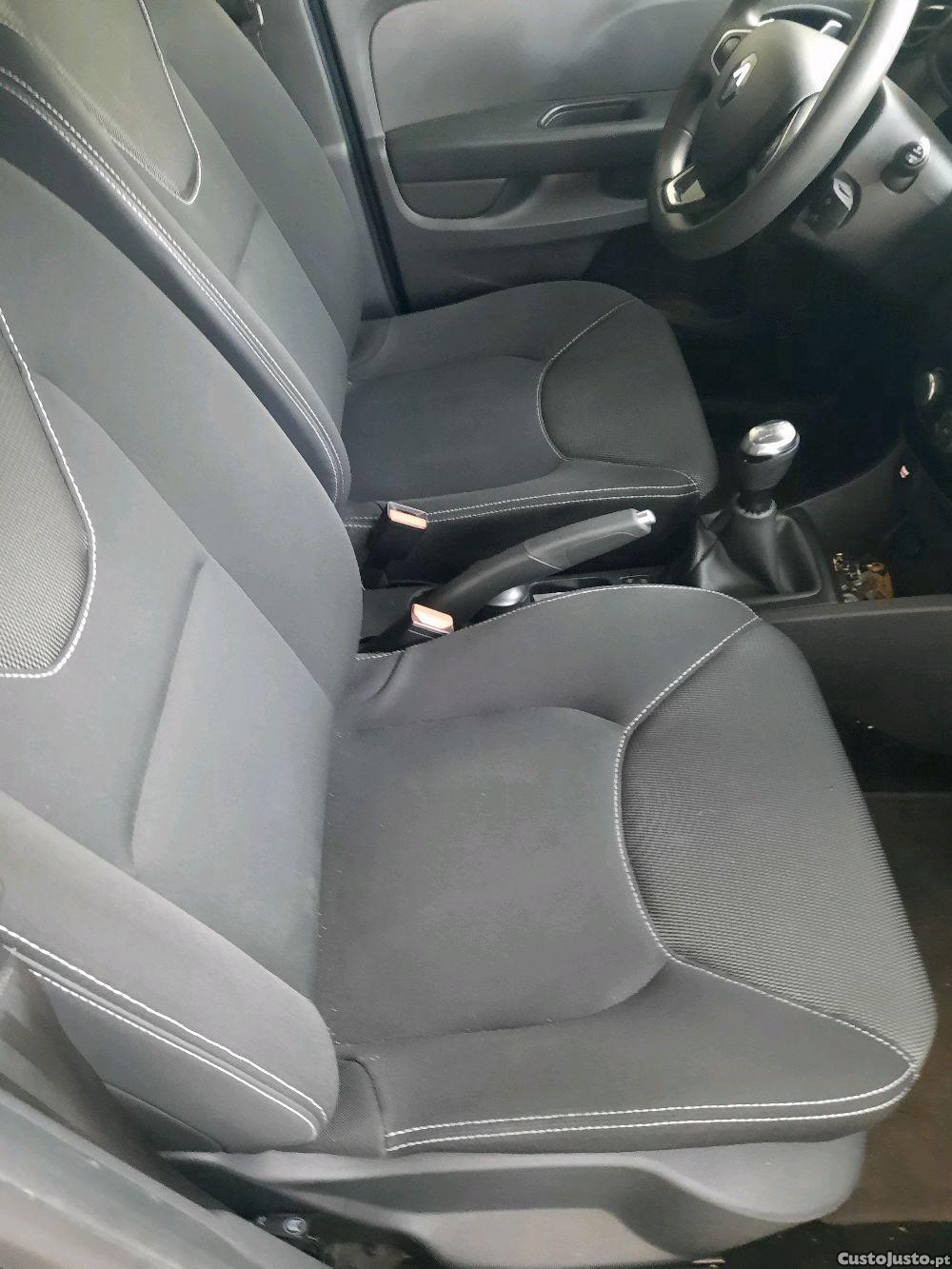 Renault Clio 1.5 dci — fotografia 2