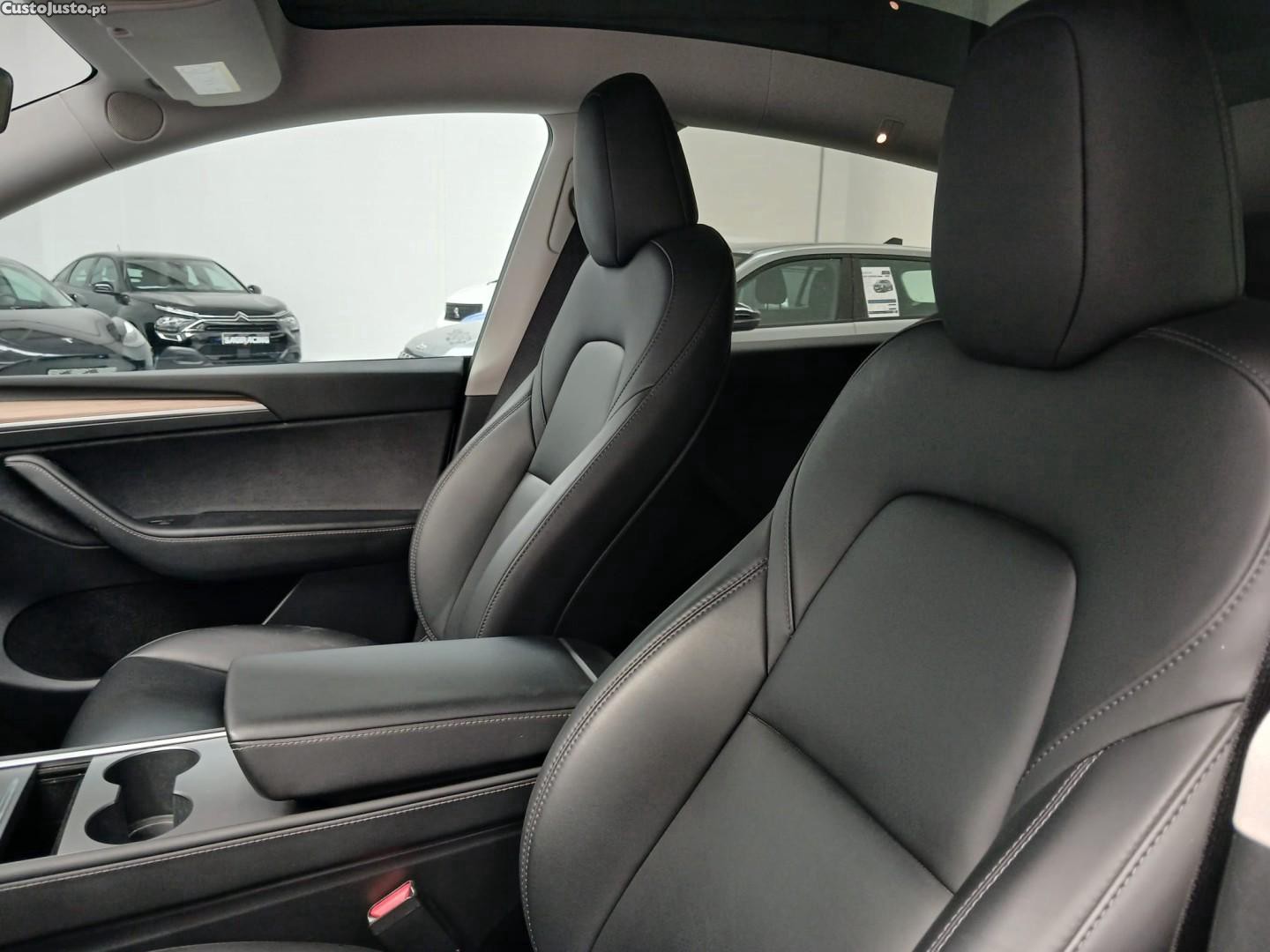 Tesla Model Y Standard — fotografia 5