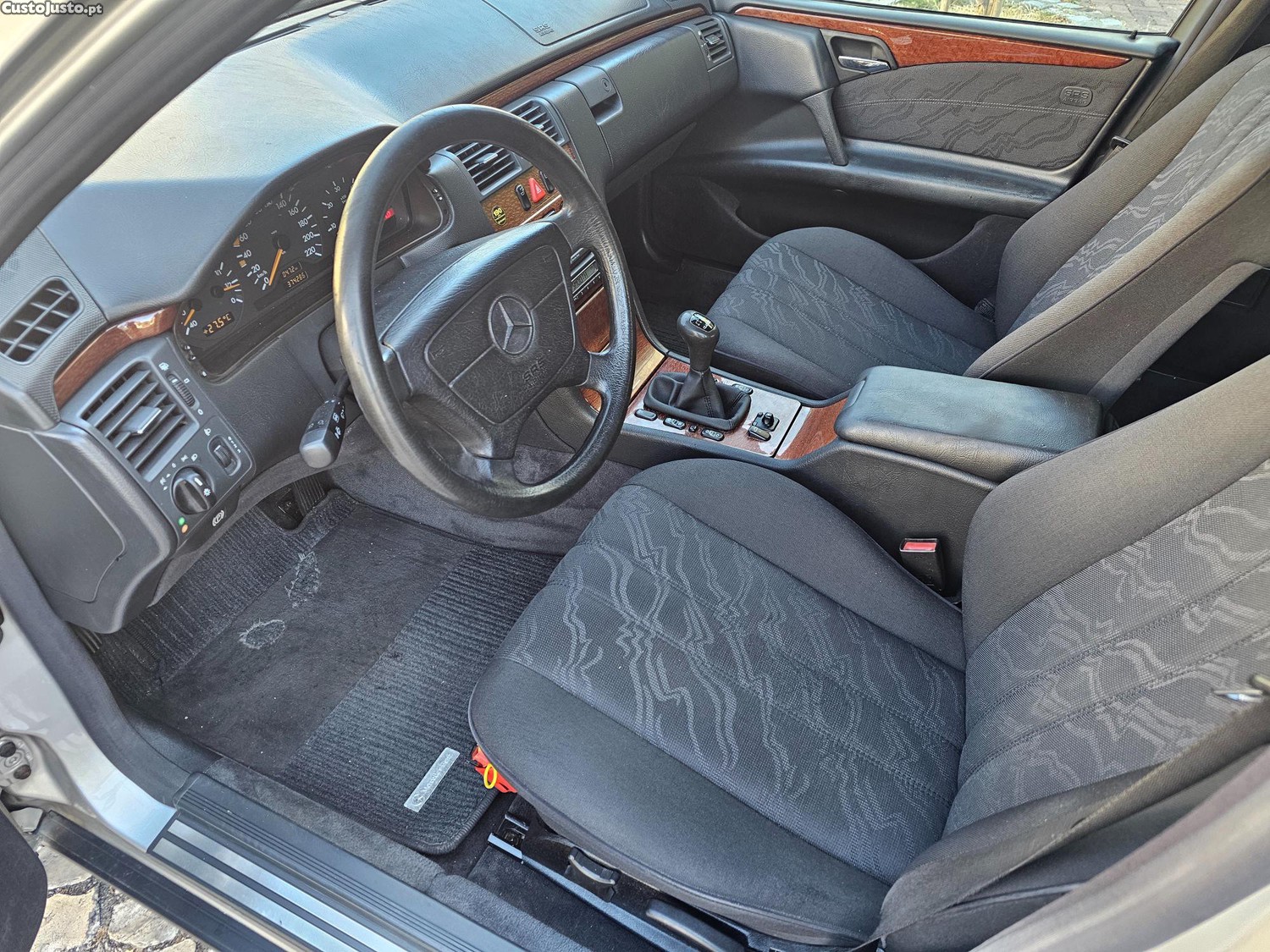 Mercedes-Benz E 220 DieselMultiválvulas — fotografia 6