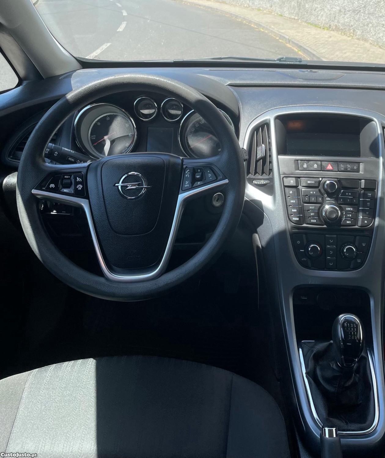 Opel Astra J sports tourer 1.6 CDTi — fotografia 7