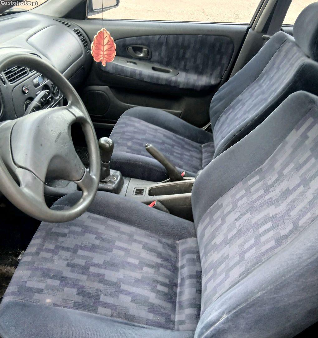Mitsubishi Lancer 1.3 com Ac — fotografia 4