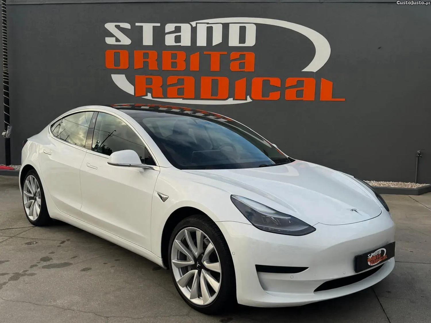 Tesla Model 3 Standard Range Plus RWD — fotografia 10