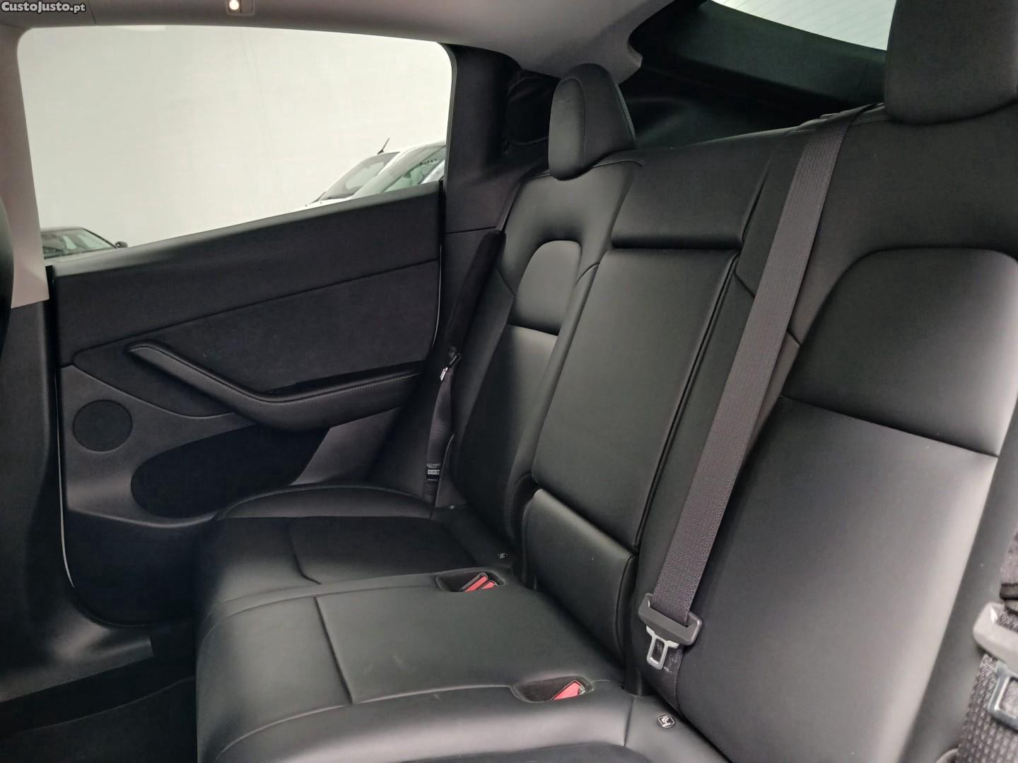 Tesla Model Y Standard — fotografia 3