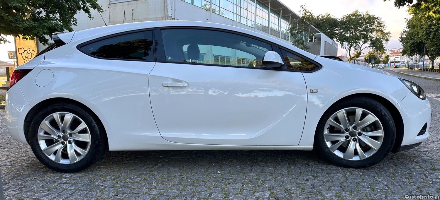 Opel Astra Gtc — fotografia 6