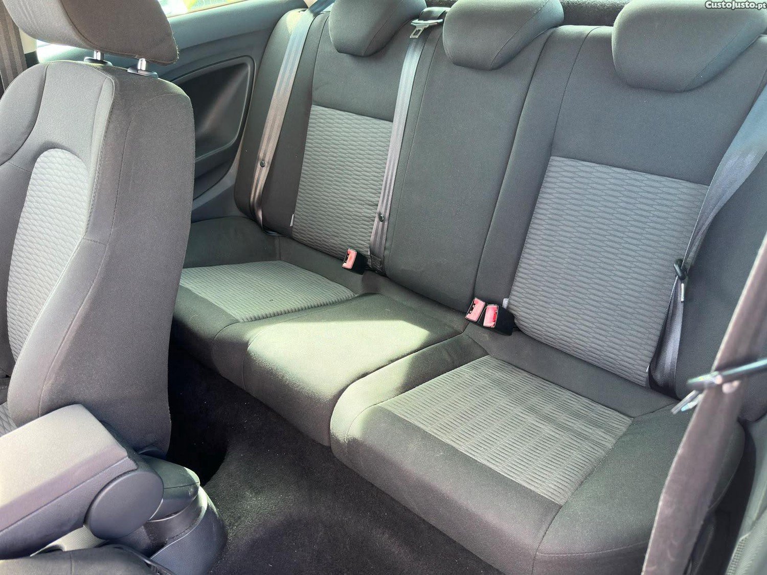 SEAT Ibiza 1.6 TDI spot coupe — fotografia 3