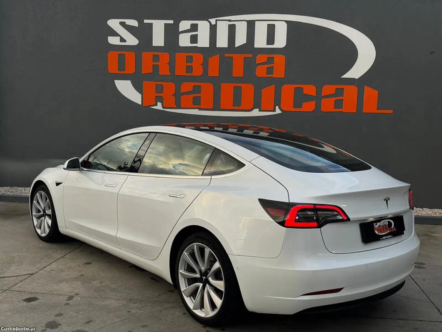 Tesla Model 3 Standard Range Plus RWD — fotografia 9
