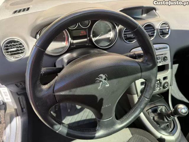 Peugeot 308 1.6 bluehdi — fotografia 2