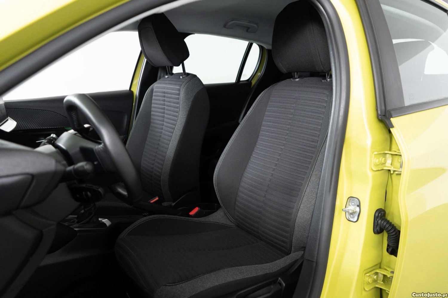 Peugeot 208 1.2 Pure-Tech Active Navigator 102cv — fotografia 6