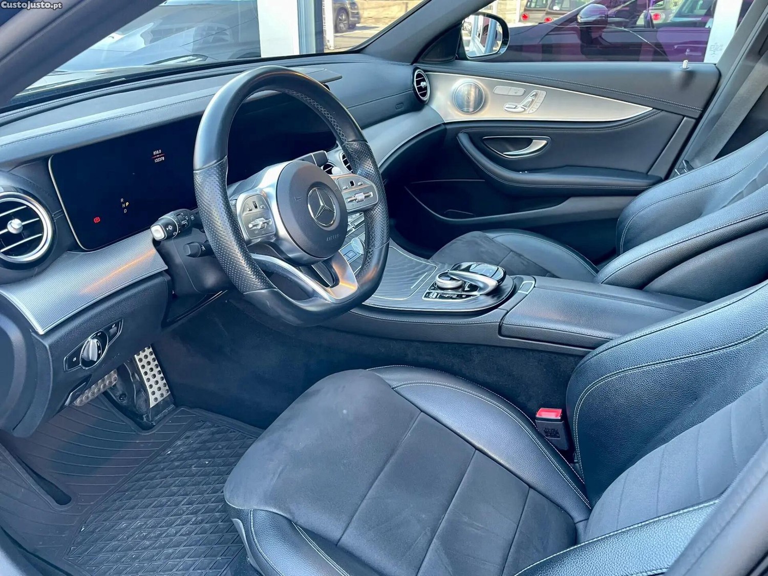 Mercedes-Benz E 300 d AMG Line — fotografia 13
