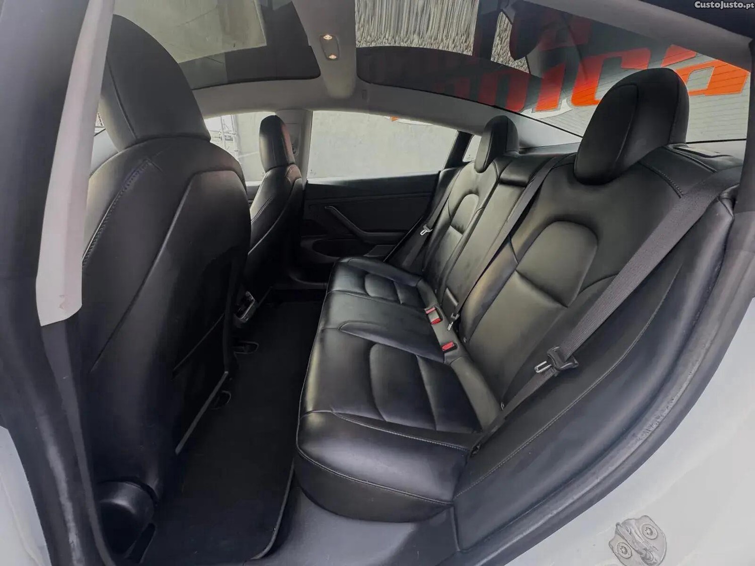 Tesla Model 3 Standard Range Plus RWD — fotografia 5