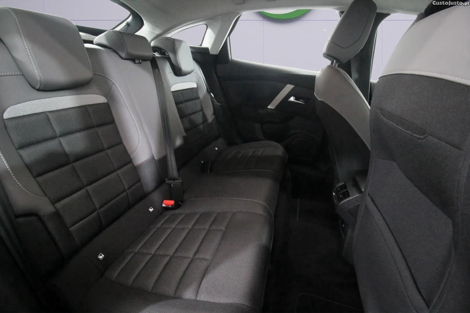 Citroën e-C4 54 kWh Plus — fotografia 4