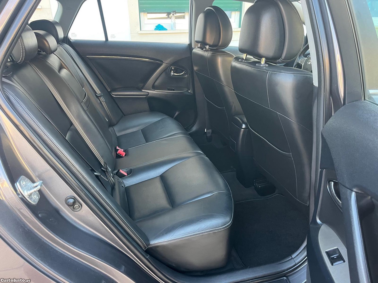 Toyota Avensis SW 2.0 D4D Exclusive — fotografia 4