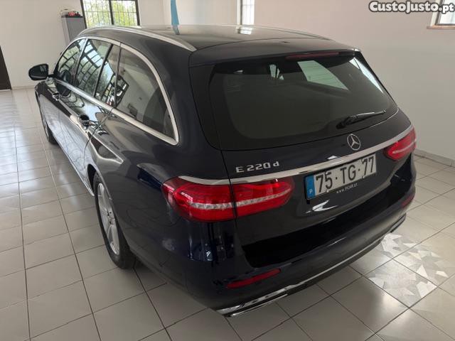Mercedes-Benz E 220 D — fotografia 17