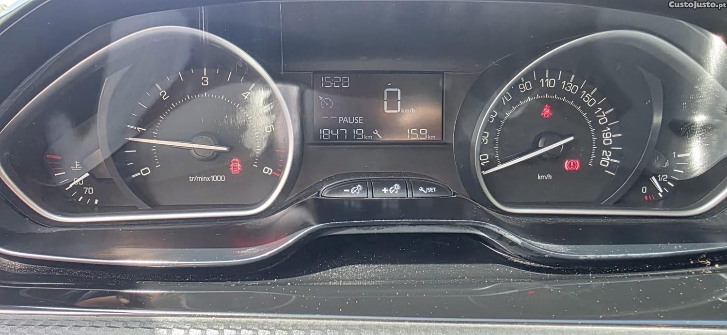 Peugeot 2008 1.6 BlueHDi Active — fotografia 5