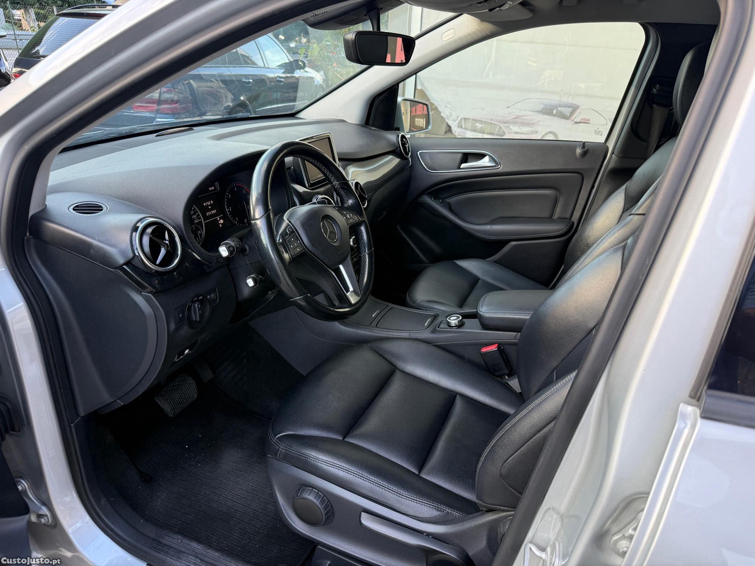 Mercedes-Benz B 200 CDI — fotografia 7