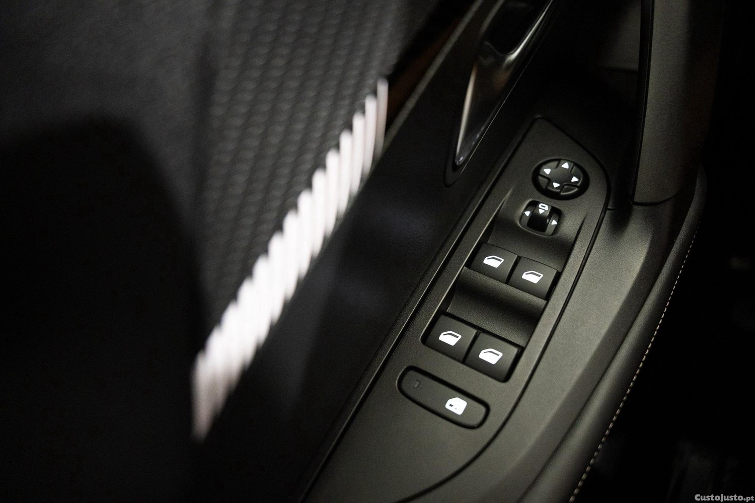 Peugeot 2008 54 kWh Allure — fotografia 4